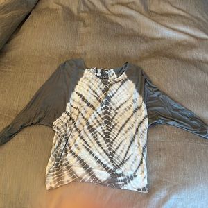 Young, Fabulous & Broke casual gray/white 3/4 sleeve shirt